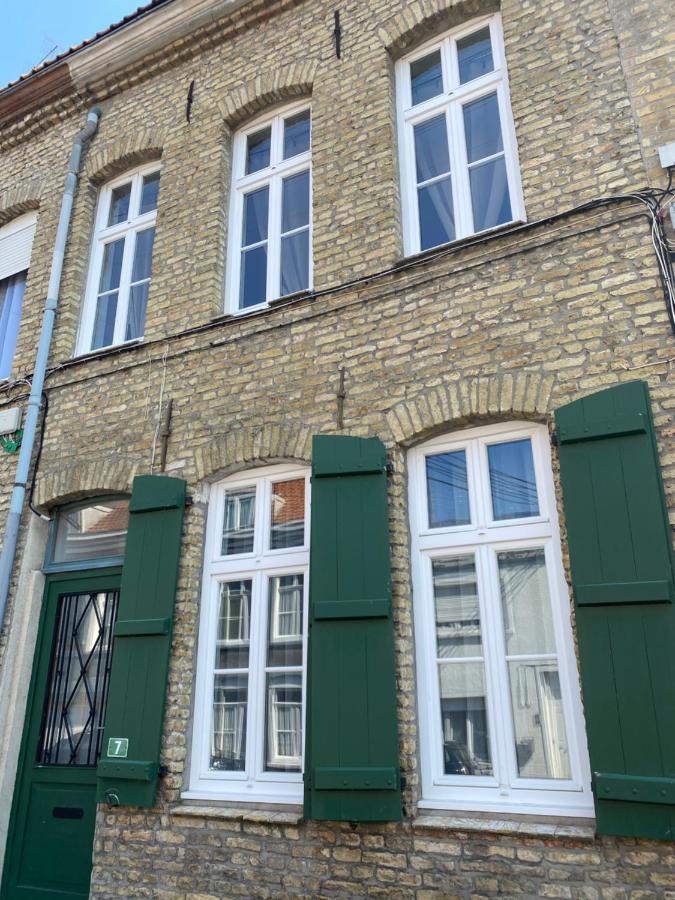 Gite De La Tour Carree Берг Екстериор снимка